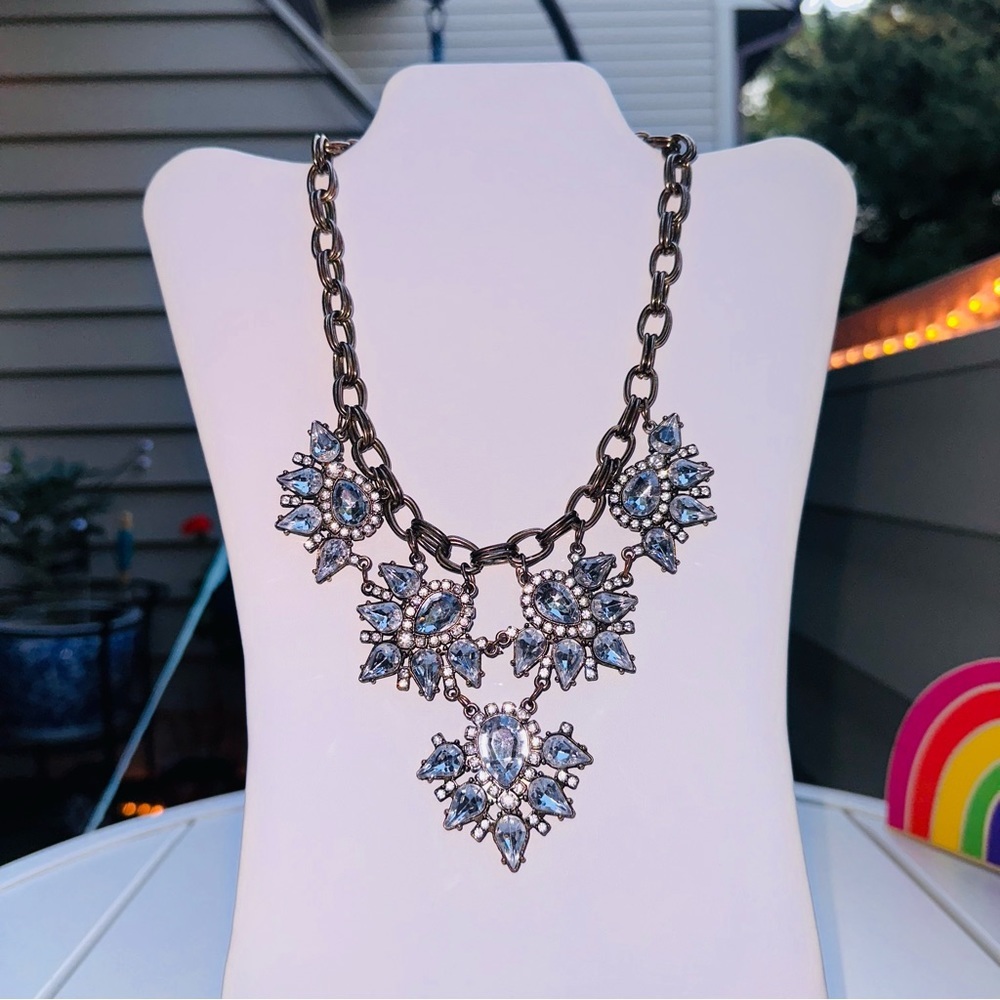 Rhinestone statement necklace - Picture 7 of 11